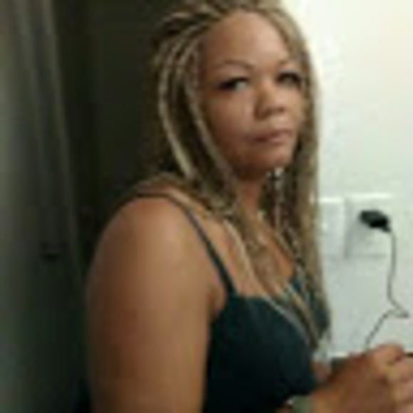 Meet your Posher, Taia - Picture 1 of 1